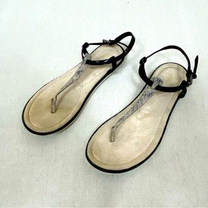 Clarks T-Strap Flat Thong Sandals